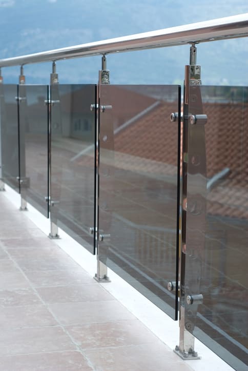 Premier Glass Railing Installer in Caledon<br />

