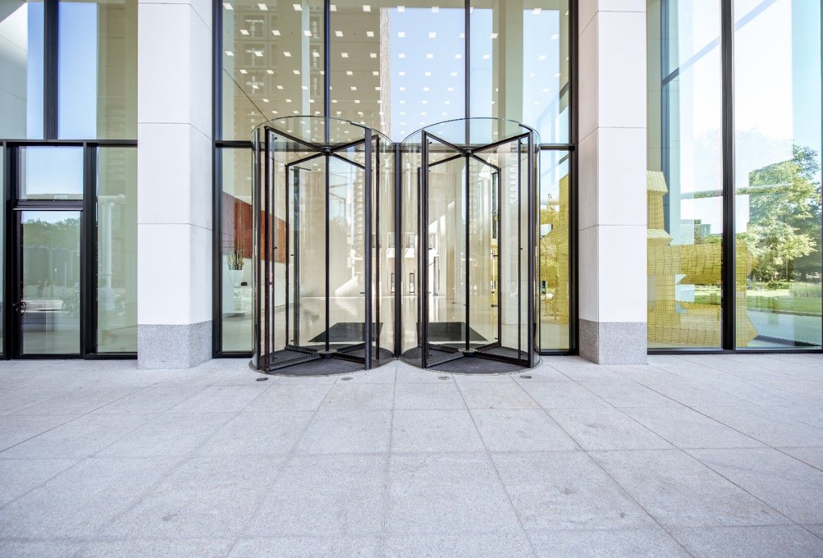 Glass Storefront Installer in Toronto