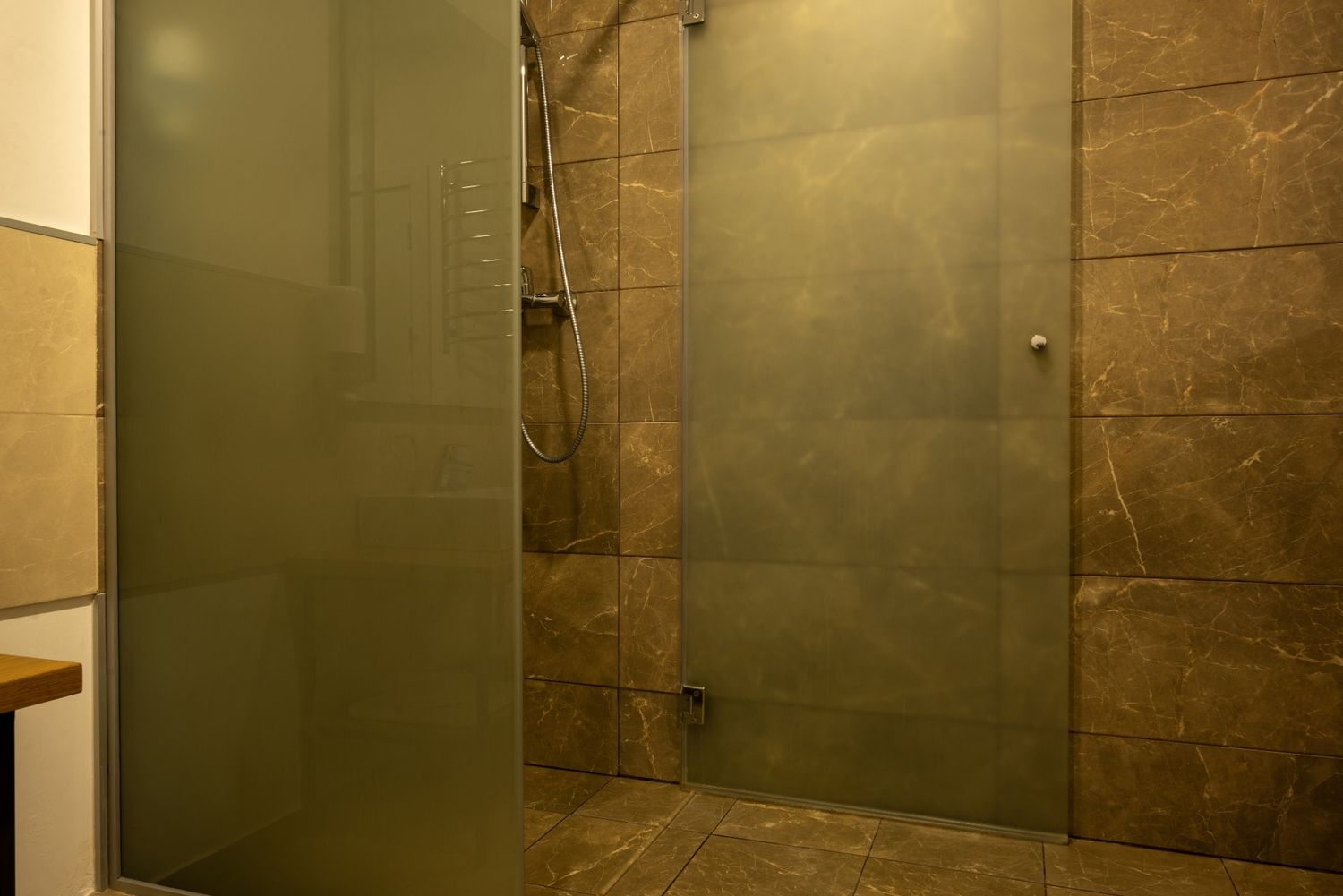 Shower Doors Installation in Burlington<br />
