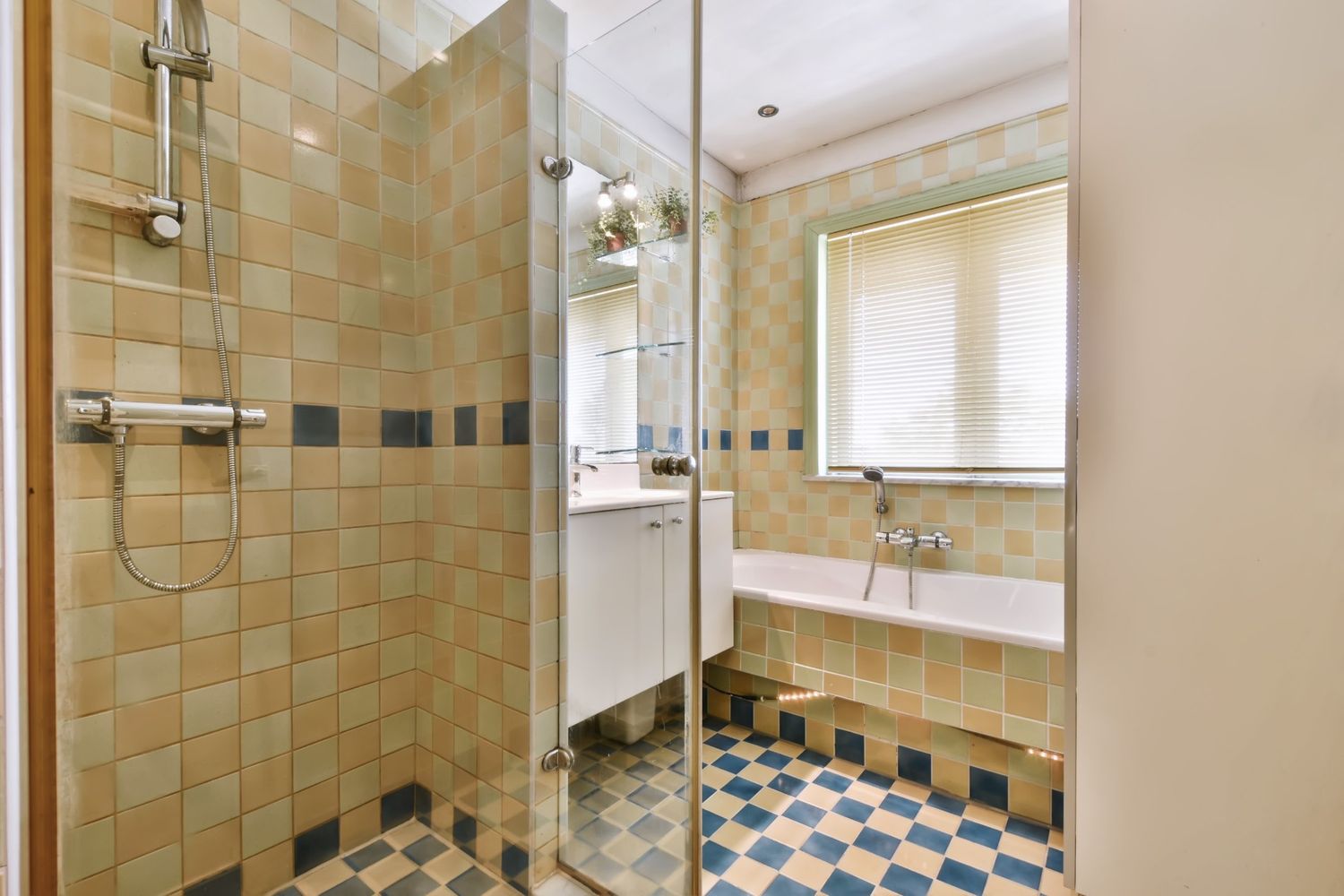 Shower Doors Installation in Clarington<br />
