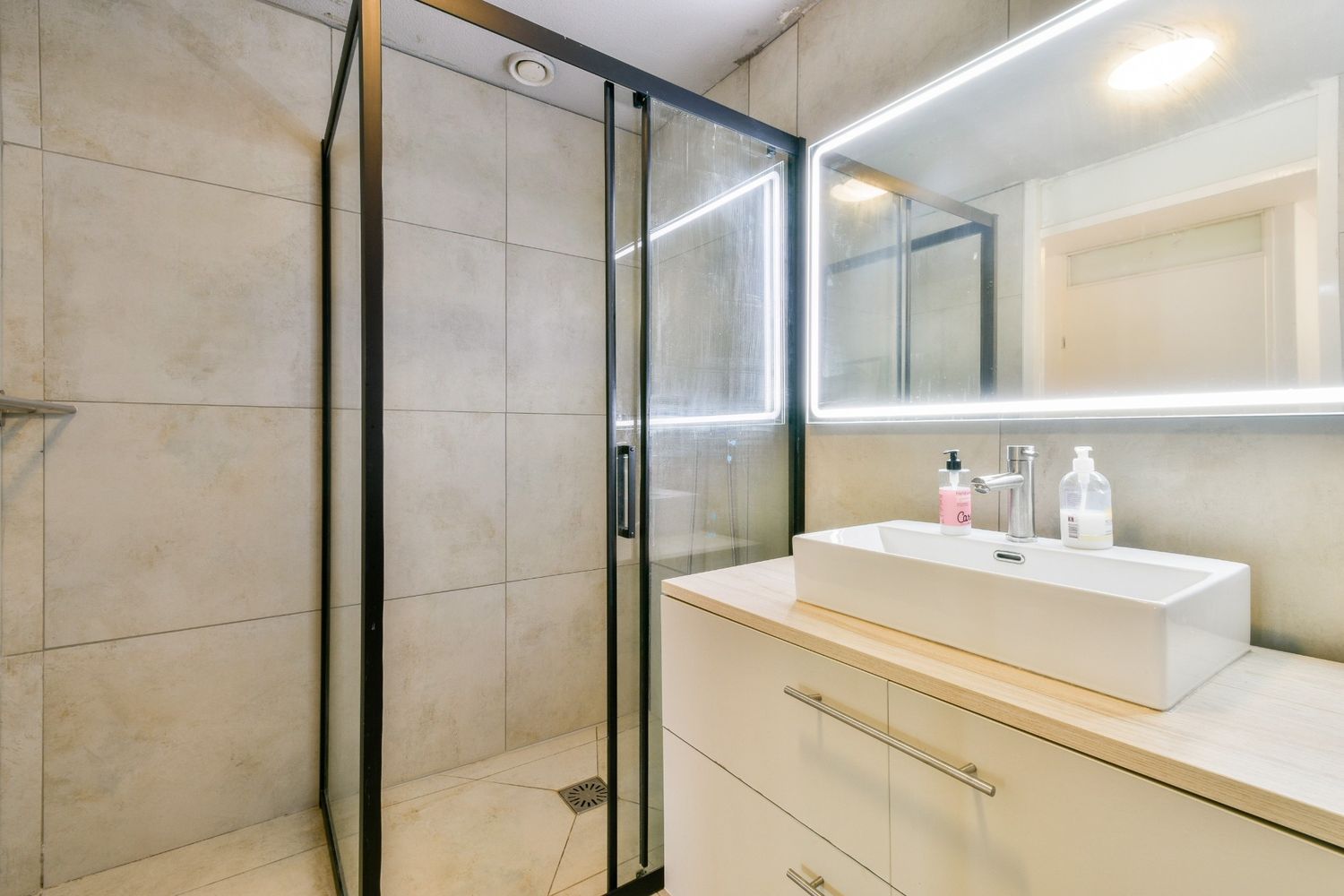 Shower Door Installation in Newmarket<br />
