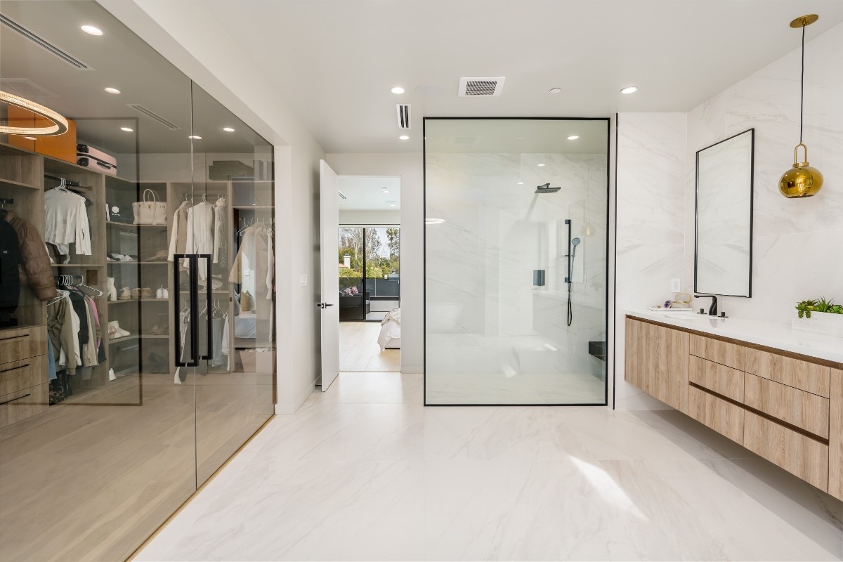 Glass Wall Installer in East Gwillimbury