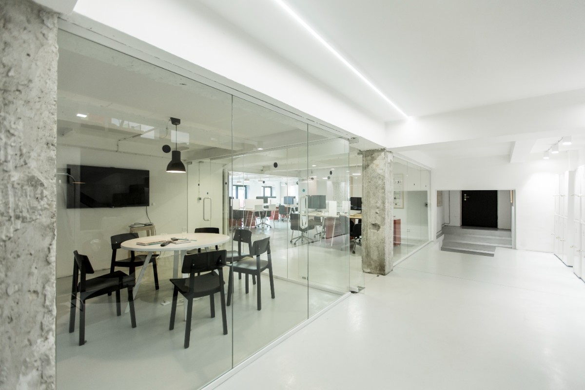 Glass Wall in Halton Hills