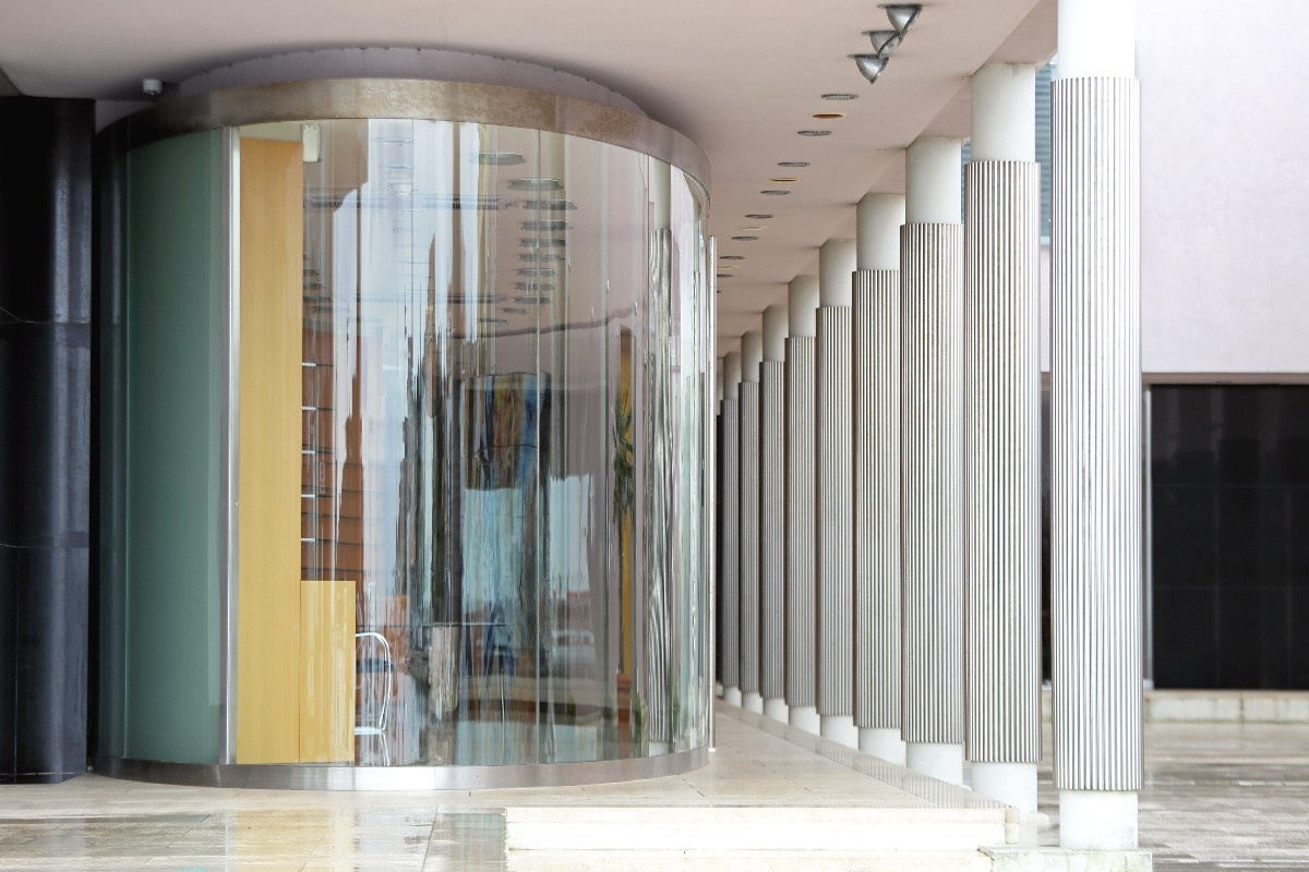 Glass Wall in King