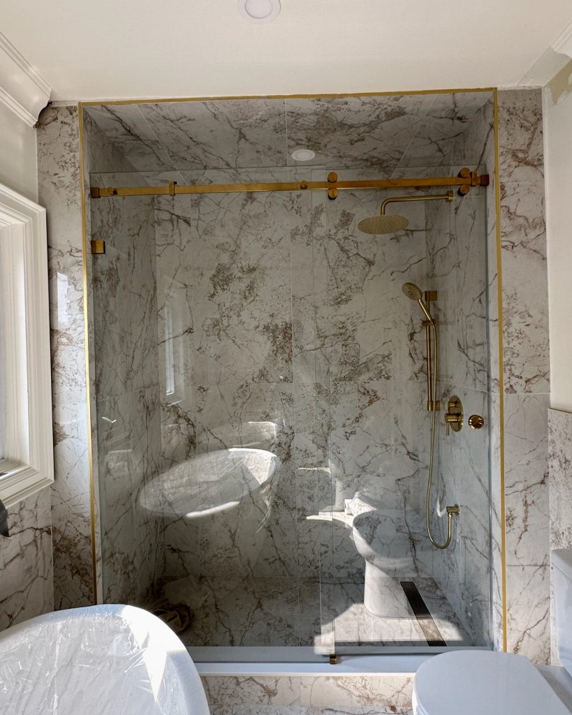 SLIDING SHOWER 1